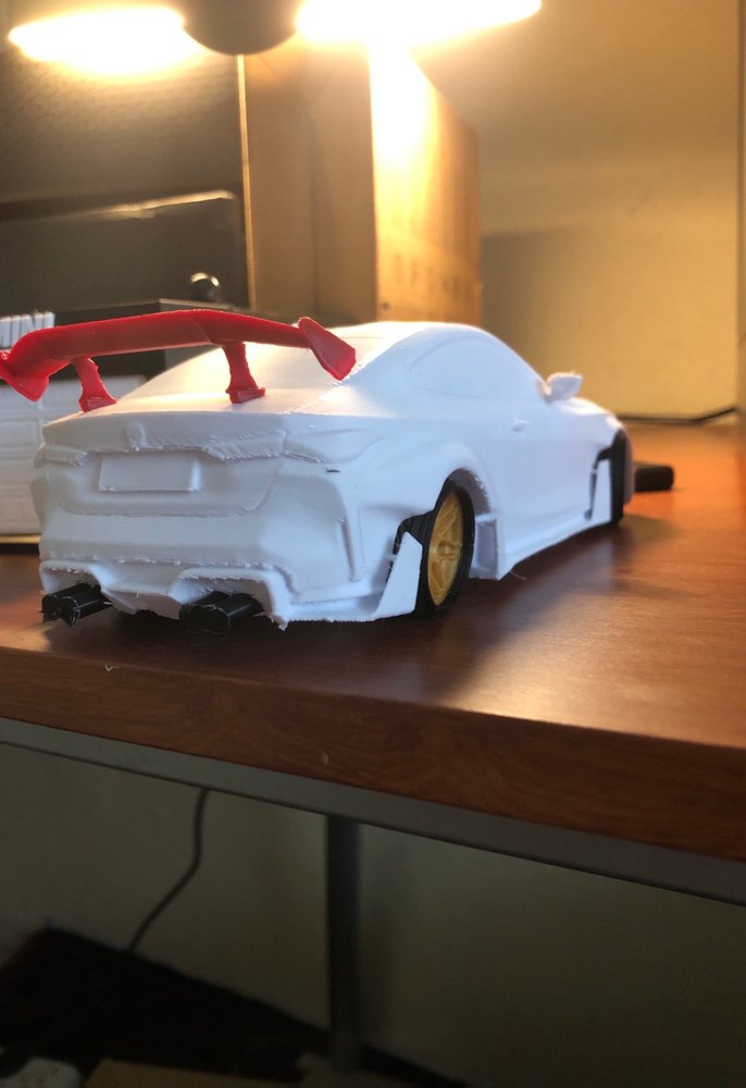 BMW M4 G82 Altın Jantlı Spor Araç Modeli
