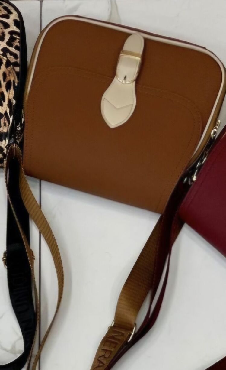 Postacı Lakost V. Taba Çapraz Çanta