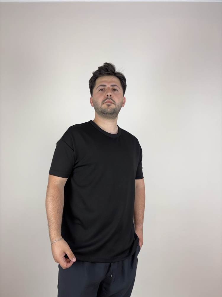 Oysh Siyah Kol-Omuz Dar Tişört 