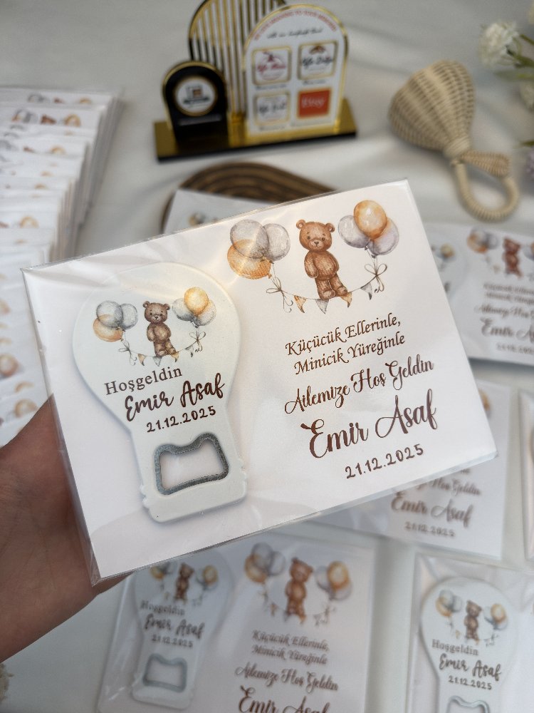 20 x Personalisierte Baby-Gastgeschenke mit Flaschenöffner und Karte | EW-292978