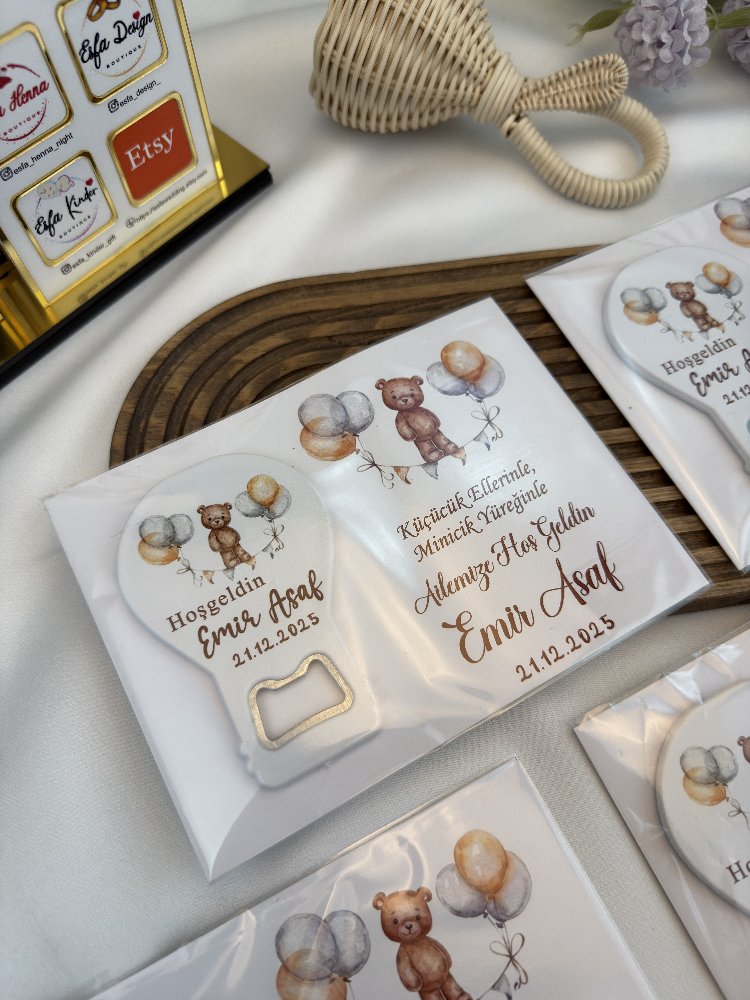 20 x Personalisierte Baby-Gastgeschenke mit Flaschenöffner und Karte | EW-292978