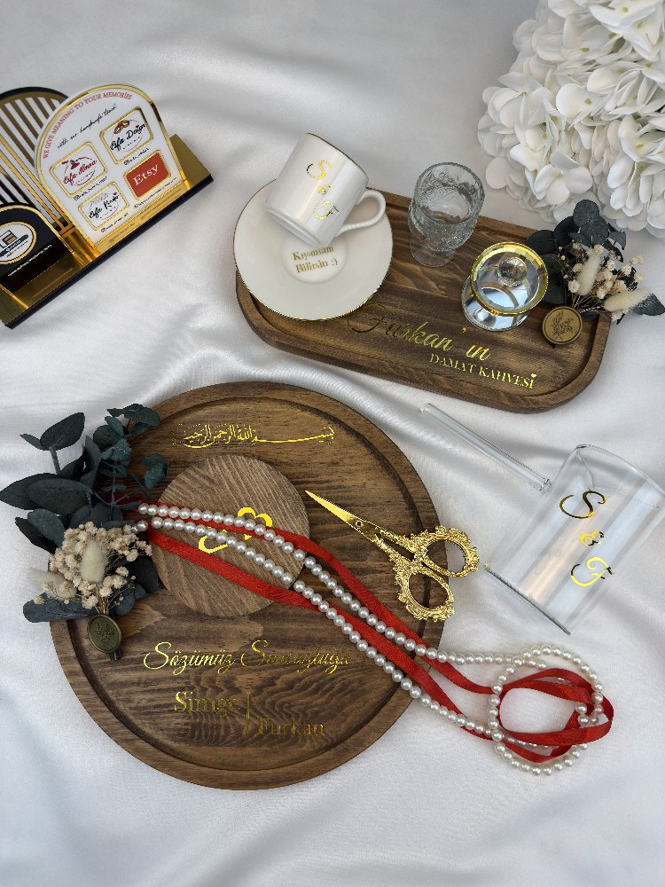 Handgefertigtes, personalisierbares Holz-Tablett-Set für Verlobung und Hochzeit | EW-292977