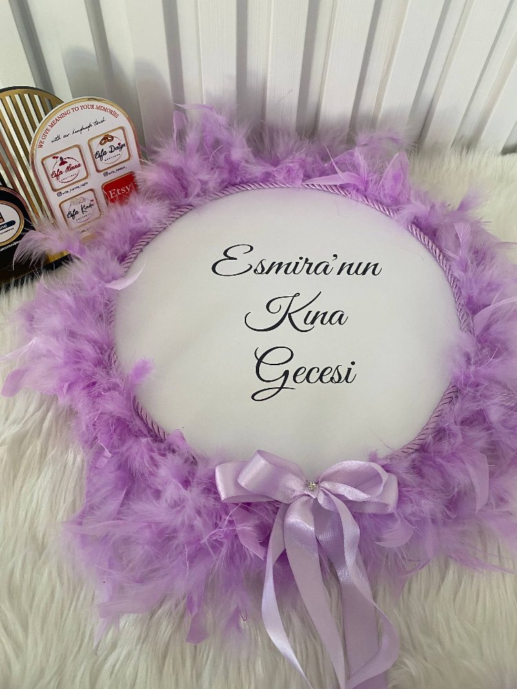 Für Hochzeit und Henna-Feier: gefiedertes, personalisiertes Brauttamburin | EW-292944