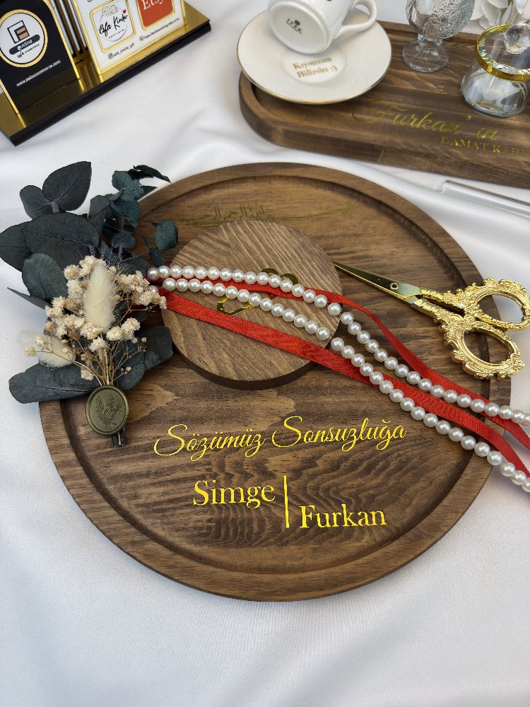 Handgefertigtes, personalisierbares Holz-Tablett-Set für Verlobung und Hochzeit | EW-292977