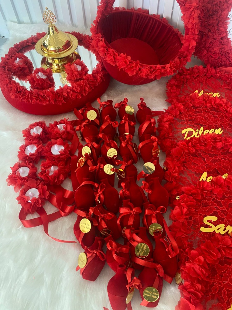 Rotes Henna-Set mit lasergeschnittenen Blumen | EW-292697