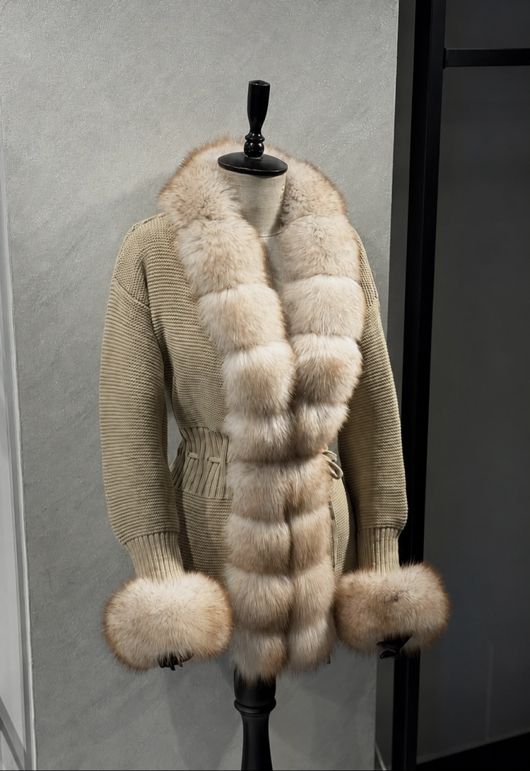 Fur Embrace 80 cm