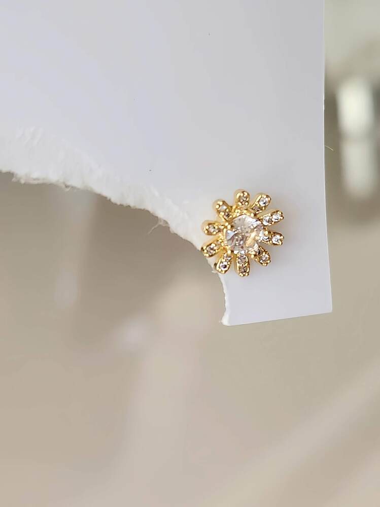 Çiçek Model Kıkırdak Piercing Tragus Helix Altın Gold Renk Küpe - 1573