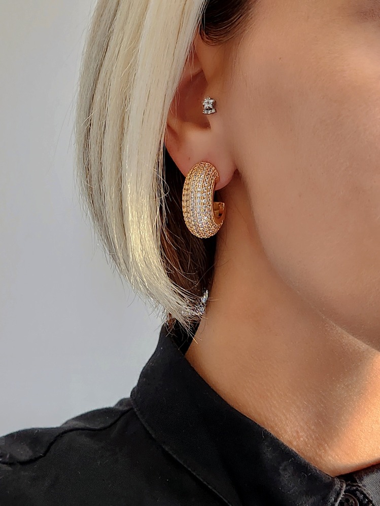 Yarım Halka Boru Model Full Taşlı Elegant Altın Kaplama Gold Renkli Çelik Küpe - 1207