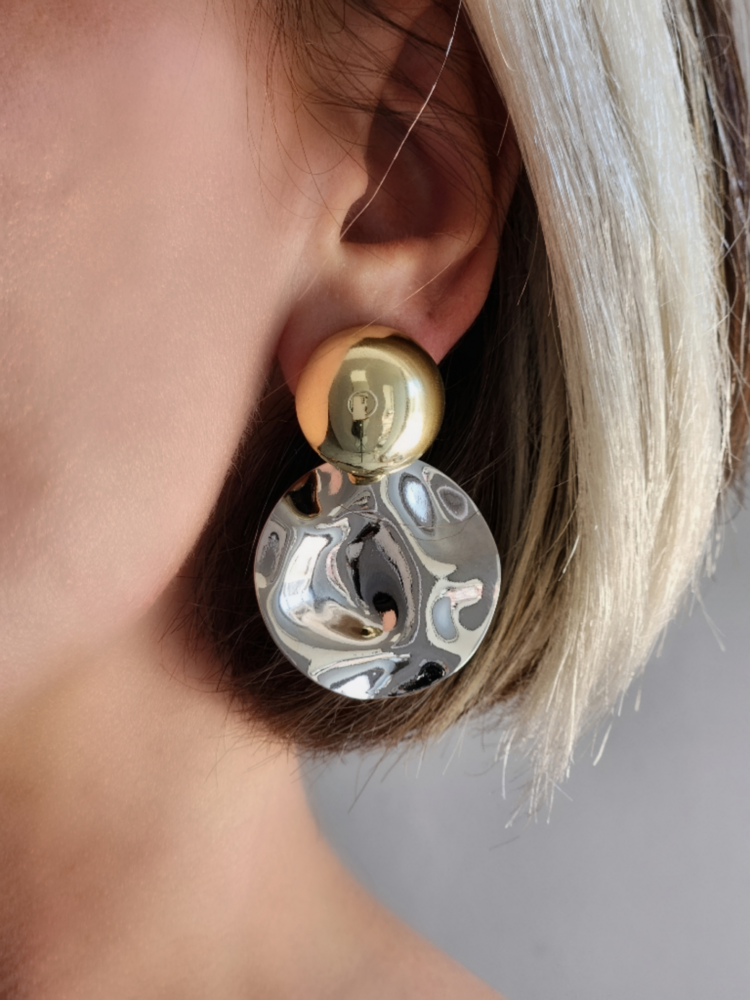 Kıvrımlı Plaka Bombeli Oval Silver Gold Çelik Küpe- 1239