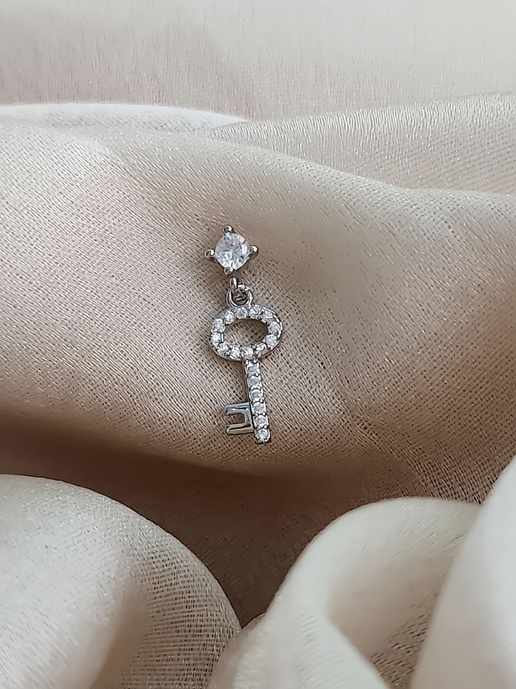 Kilit Anahtar Model Kıkırdak Piercing Tragus Helix Silver Gümüş Renk Küpe - 1297