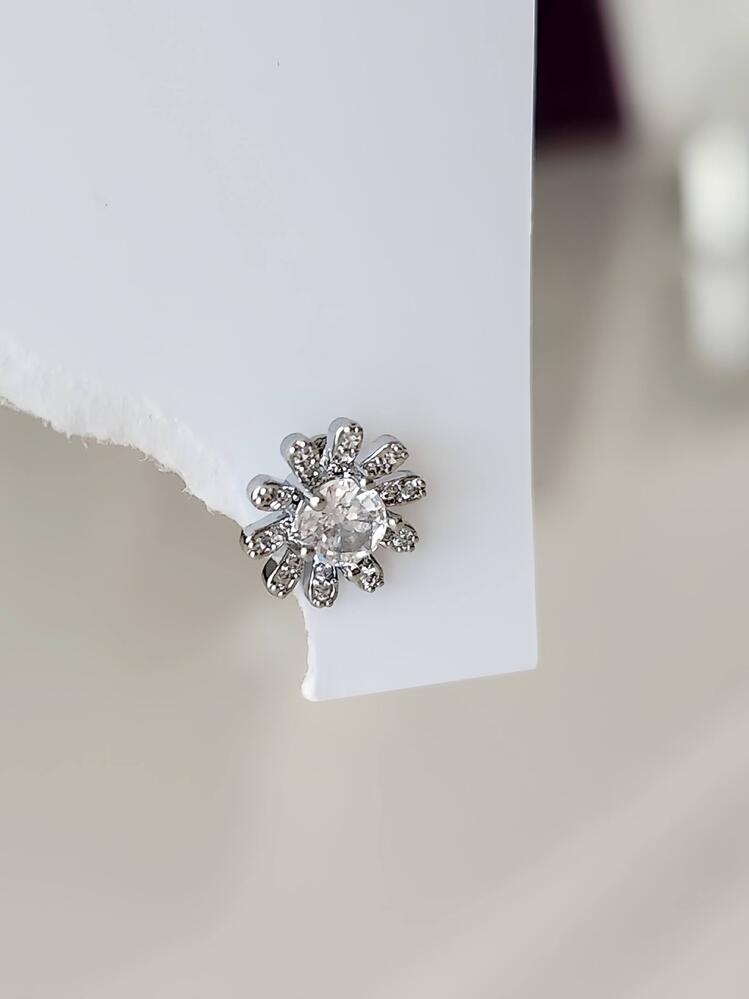 Çiçek Model Kıkırdak Piercing Tragus Helix Gümüş Renk Küpe - 1572