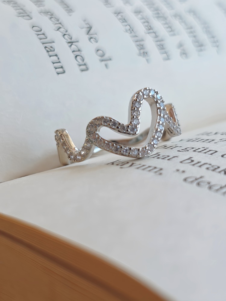 Ayarlanabilir Dalgalı Wavy Kalp Model Zirkon Taşlı Silver Renk Çelik Yüzük - 1763