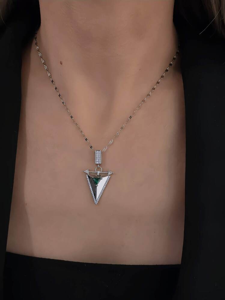 Zümrüt Yeşili Üçgen Zirkon Taşlı Silver Renk Kolye - 1417