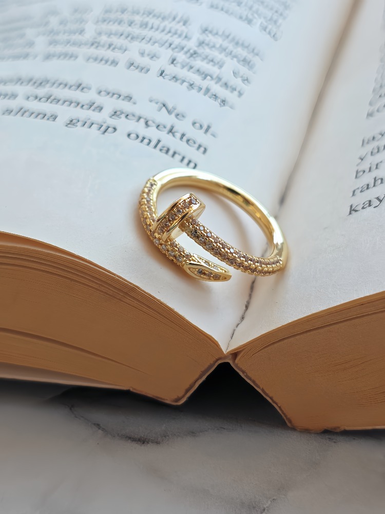 Ayarlanabilir Çivi Model Zirkon Taşlı Gold Renk Çelik Yüzük - 1758