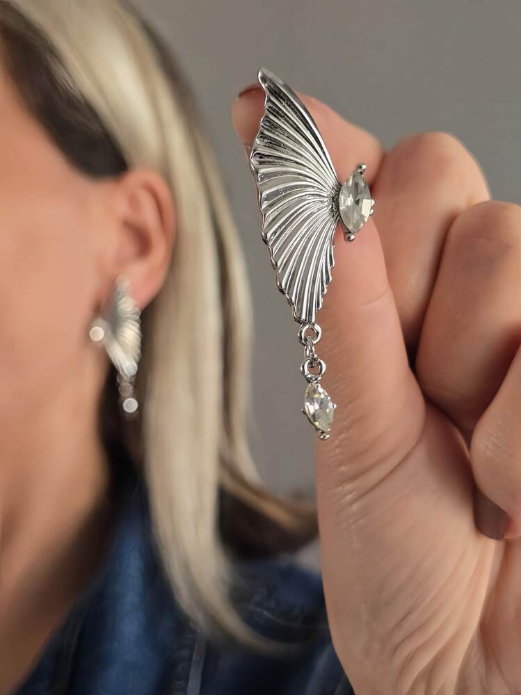 Kelebek Kanat Model Büyük Gümüş Renk Küpe - 1409