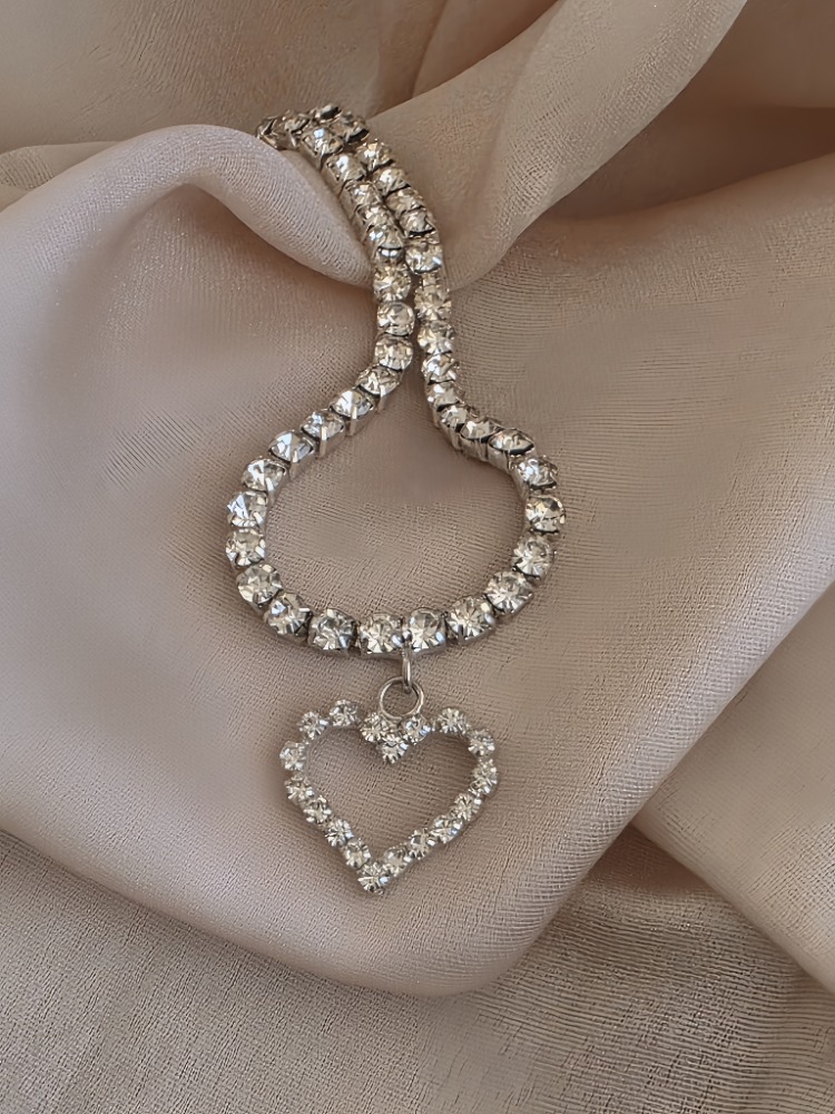 Tek Sıralı Kalp Figürlü Kristal Taşlı Choker Tasma Silver Renk Kolye - 1789