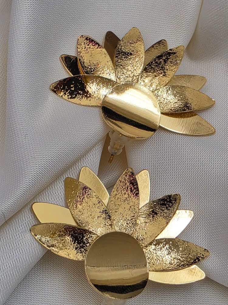 Kat Kat Yaprak Çiçek Güneş Model Gold Renk Küpe 5*4cm - 1807