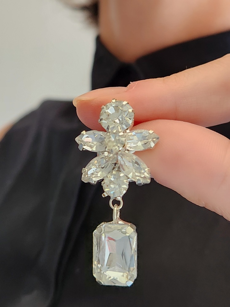 Çiçek Model Kristal Taşlı Küpe - 1210
