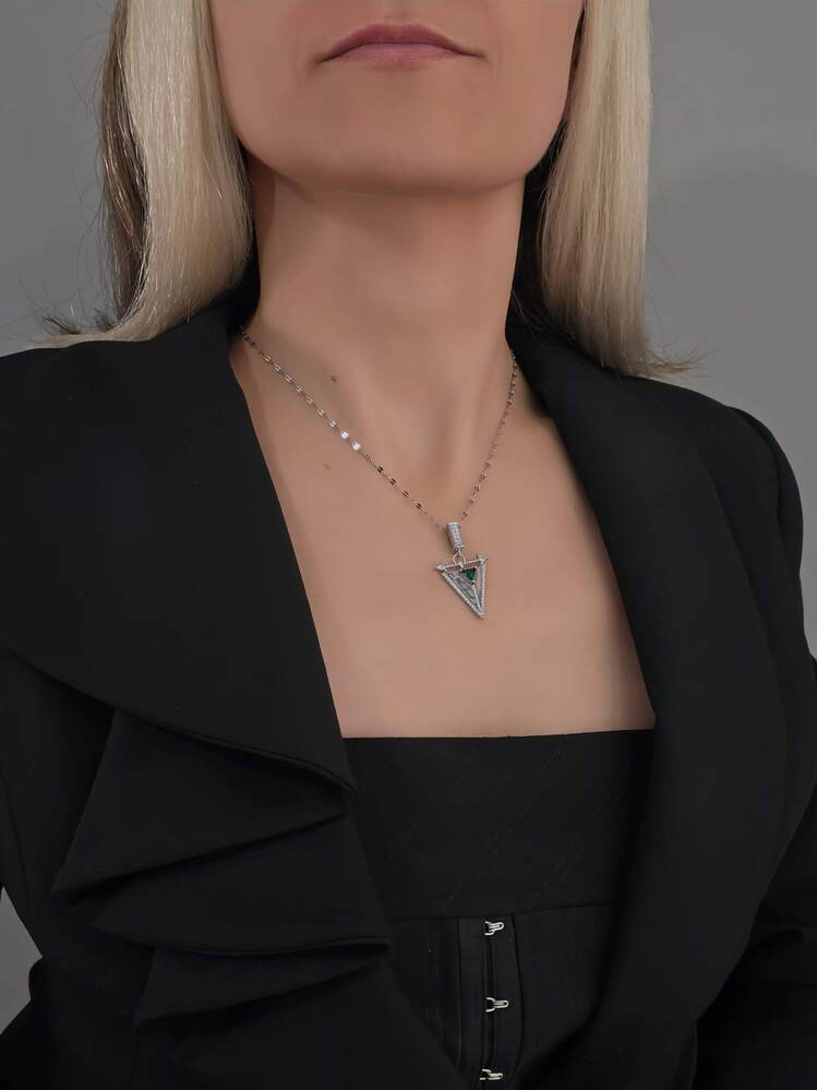 Zümrüt Yeşili Üçgen Zirkon Taşlı Silver Renk Kolye - 1417