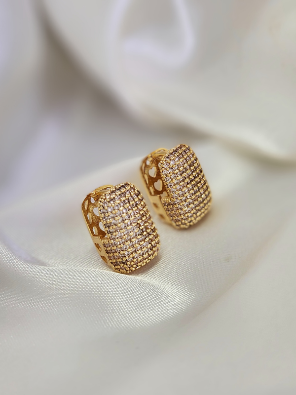 Dikdörtgen Minimal Zirkon Taşlı Zarif Altın Kaplama Gold Renk Çelik Küpe - 1081