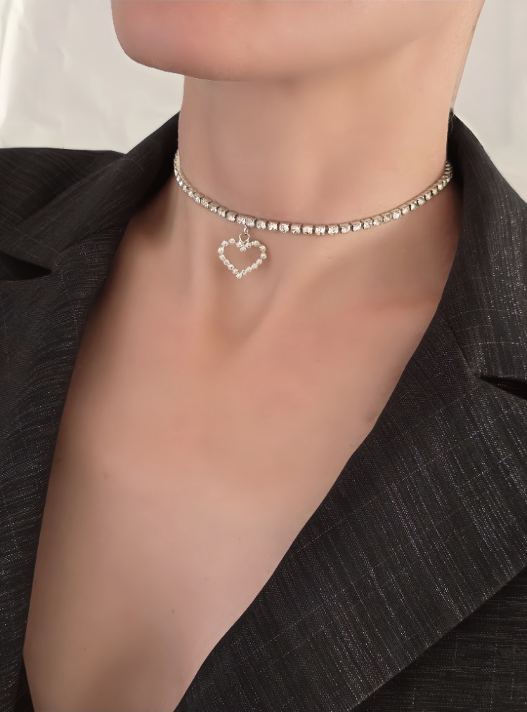 Tek Sıralı Kalp Figürlü Kristal Taşlı Choker Tasma Silver Renk Kolye - 1789