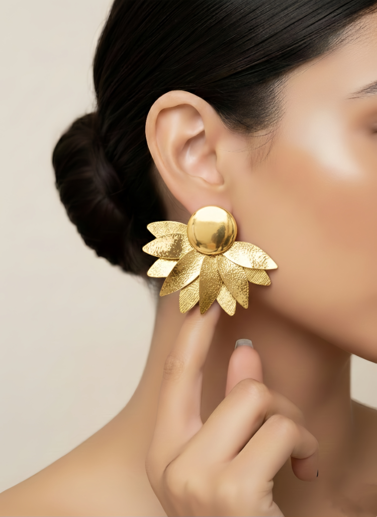 Kat Kat Yaprak Çiçek Güneş Model Gold Renk Küpe 5*4cm - 1807