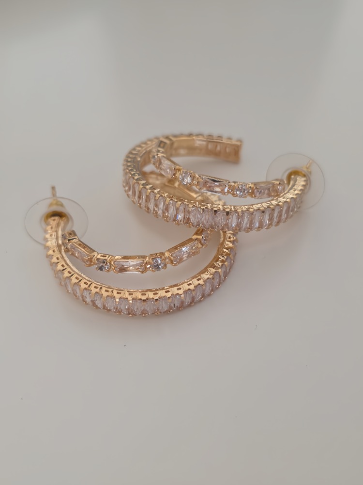 İkili Yarım Halka Model Zirkon Taşlı Antialerjik VİP Halka Gold Renk Küpe Antialerjik - 1817