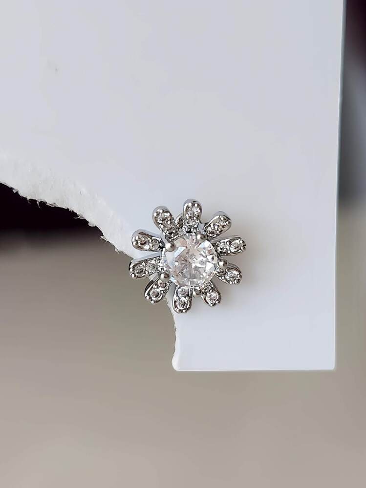 Çiçek Model Kıkırdak Piercing Tragus Helix Gümüş Renk Küpe - 1572