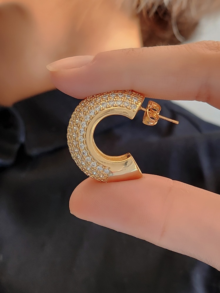 Yarım Halka Boru Model Full Taşlı Elegant Altın Kaplama Gold Renkli Çelik Küpe - 1207