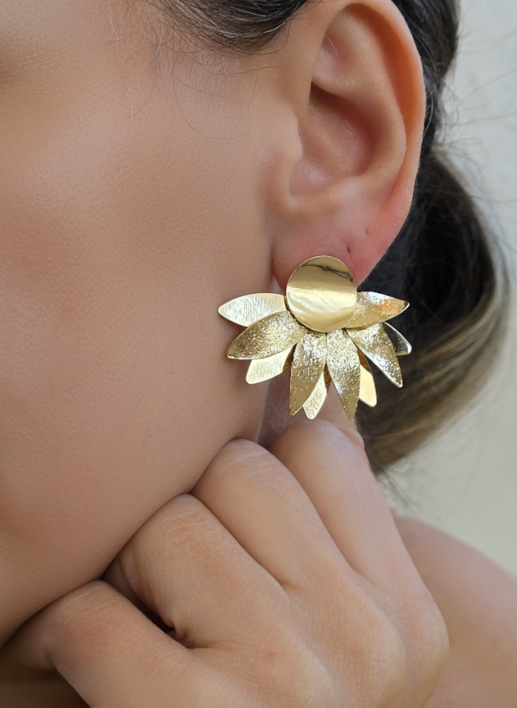 Kat Kat Yaprak Çiçek Güneş Model Gold Renk Küpe 5*4cm - 1807