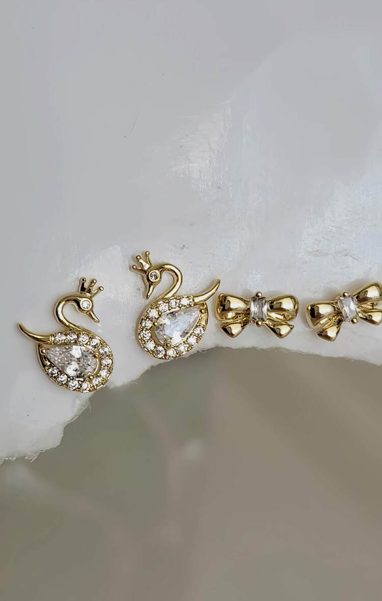 6'lı Kuğu Fiyonk Model Minima Altın Kaplama Gold Renkli Küpe Seti- 1552