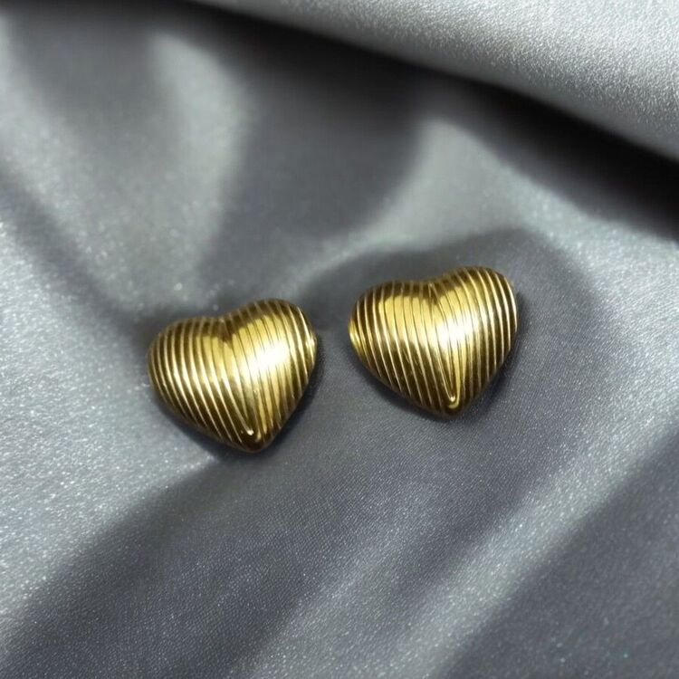 Çelik Gold Çizgili Kalp Küpe
