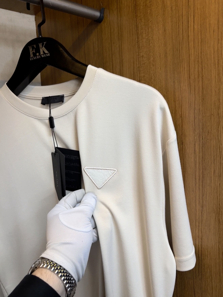 Prada Logo T-shirt ( İthal-Ütü İstemez-NFC Aktif) - Kum Beji