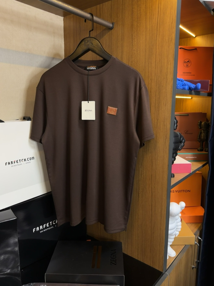Zegna Logo Plaque T-shirt ( İthal-Ütü İstemez-NFC Aktif) Koyu Kahve