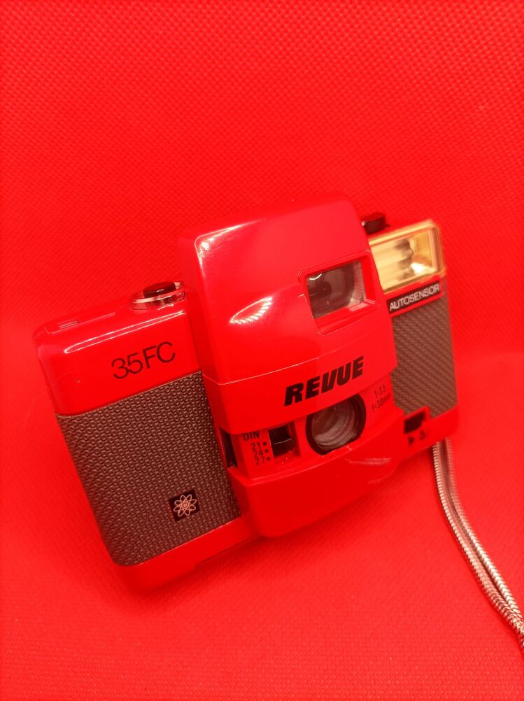 KIRMIZI RENKLİ REVUE 35 FC ANALOG FOTOĞRAF MAKİNESİ