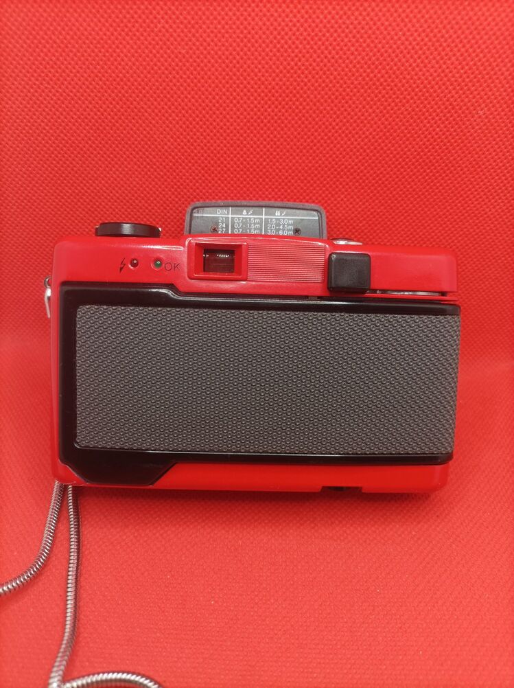 KIRMIZI RENKLİ REVUE 35 FC ANALOG FOTOĞRAF MAKİNESİ