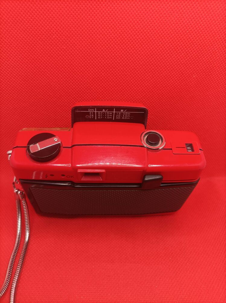 KIRMIZI RENKLİ REVUE 35 FC ANALOG FOTOĞRAF MAKİNESİ