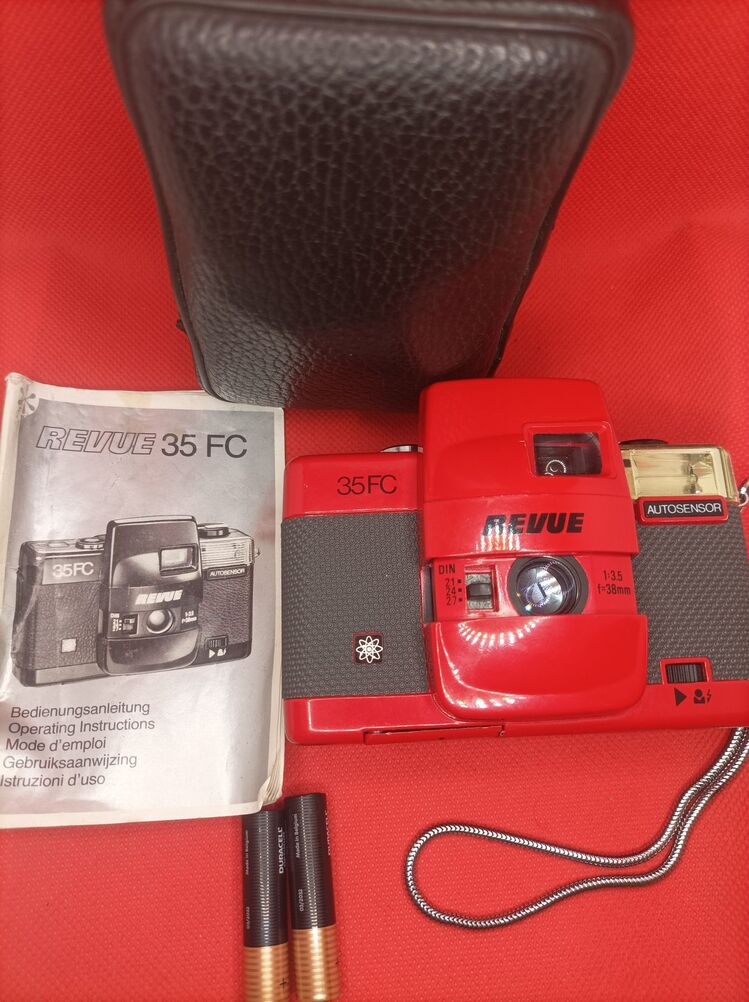 KIRMIZI RENKLİ REVUE 35 FC ANALOG FOTOĞRAF MAKİNESİ