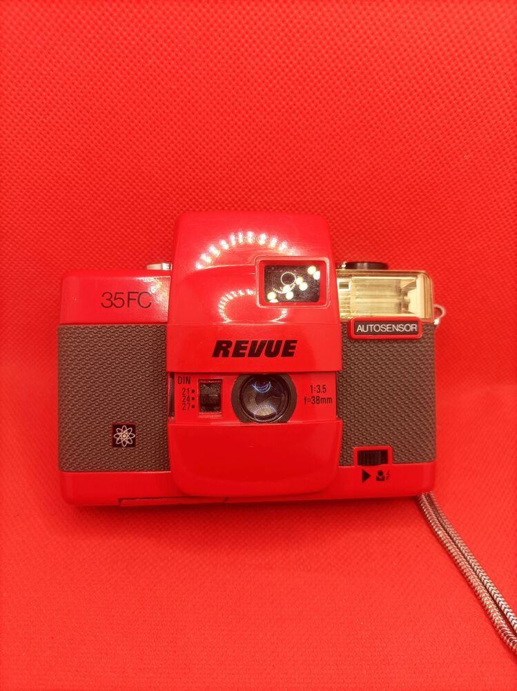 KIRMIZI RENKLİ REVUE 35 FC ANALOG FOTOĞRAF MAKİNESİ