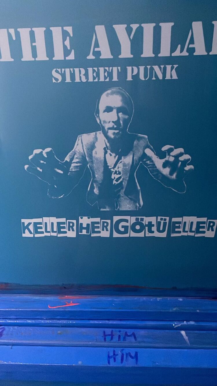 THE AYILAR KELLER HER G.TÜ ELLER TİŞÖRTÜ