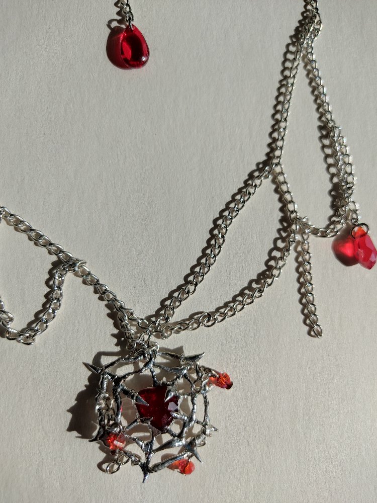 Heart's web necklace