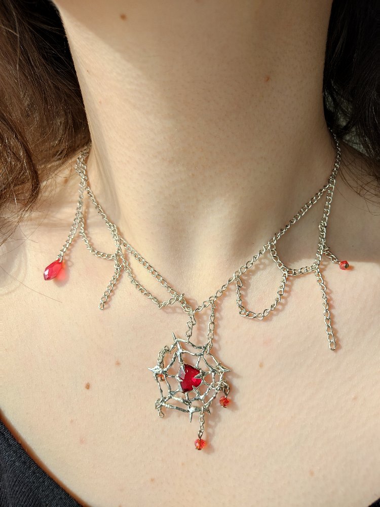 Heart's web necklace
