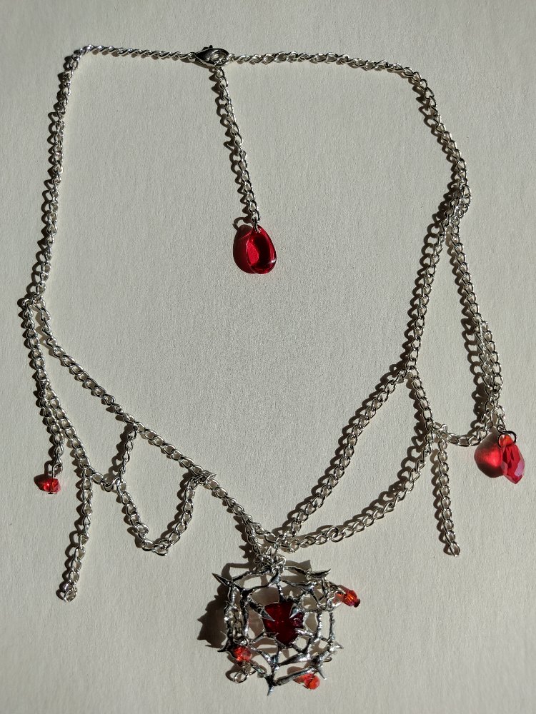 Heart's web necklace