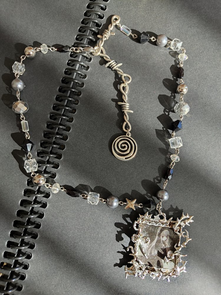 Suigintou Framed Pendant