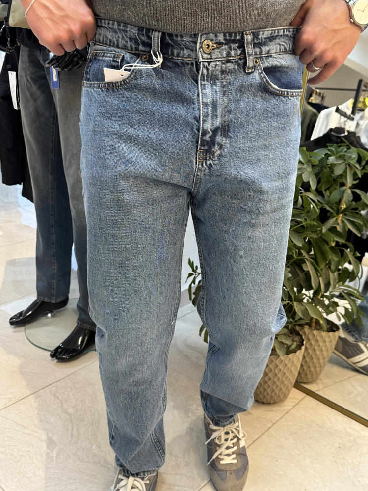 BOYFRIEND JEAN