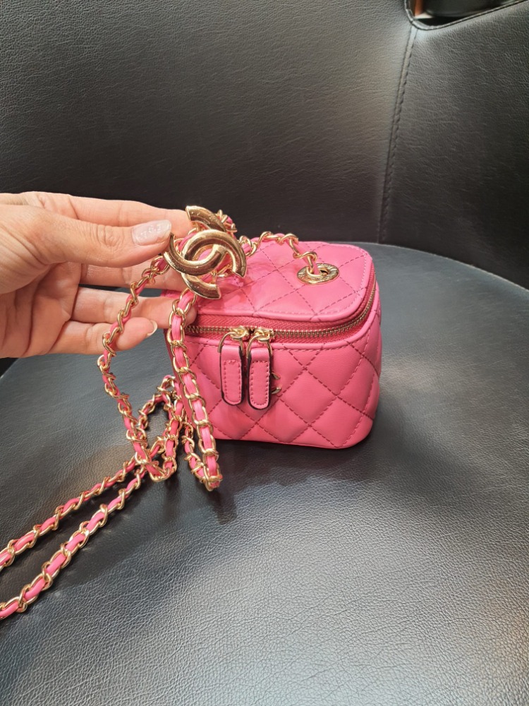 CHANEL DERİ TASARIM MAKYAJ ÇANTASI 