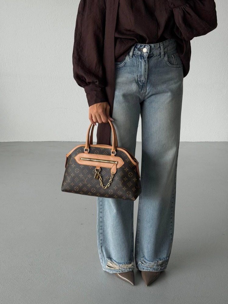 LOUIS VUITTON Deri İthal Çanta Paslanmaz Çelik malzeme kullanarak tasarlanmıştır