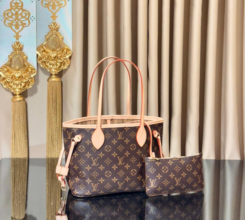 LOUIS VUITTON Hakiki Deri tasarım paslanmaz çelik aksesuarlı toz torbalı