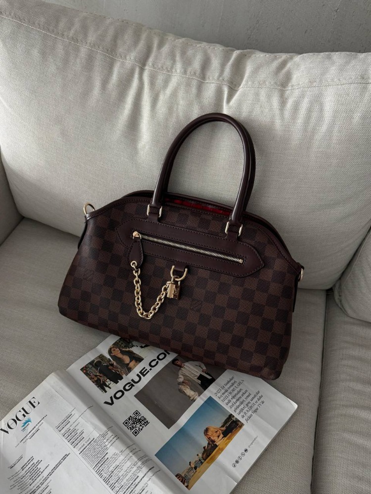 LOUIS VUITTON Deri İthal Çanta Paslanmaz Çelik malzeme kullanarak tasarlanmıştır