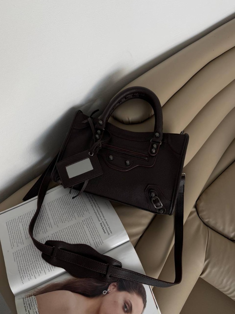 Naturel Balenciaga model İthal  paslanmaz çelik aksesuarlı deri çanta  modeli 